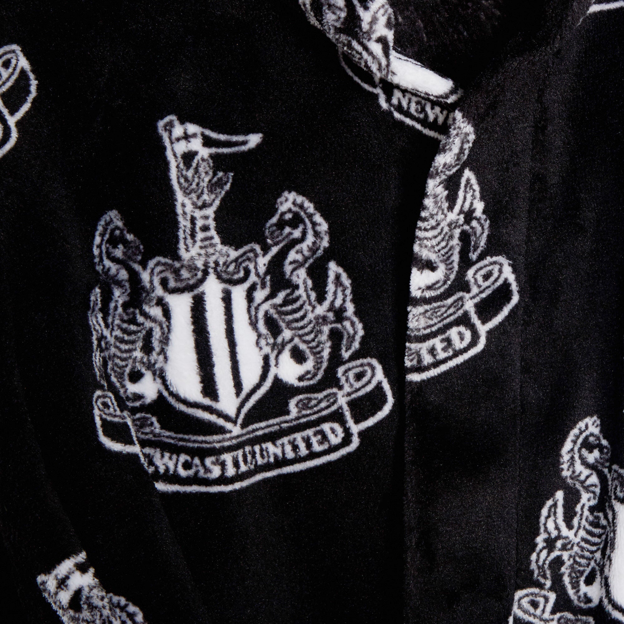 Kids Newcastle United F.C. Pyjamas + Hooded Dressing Gown3 Piece Nightwear Football Robe Pjs Set